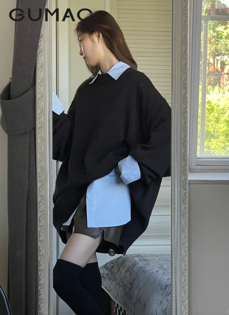 Áo len oversize mix cùng áo sơ mi nữ