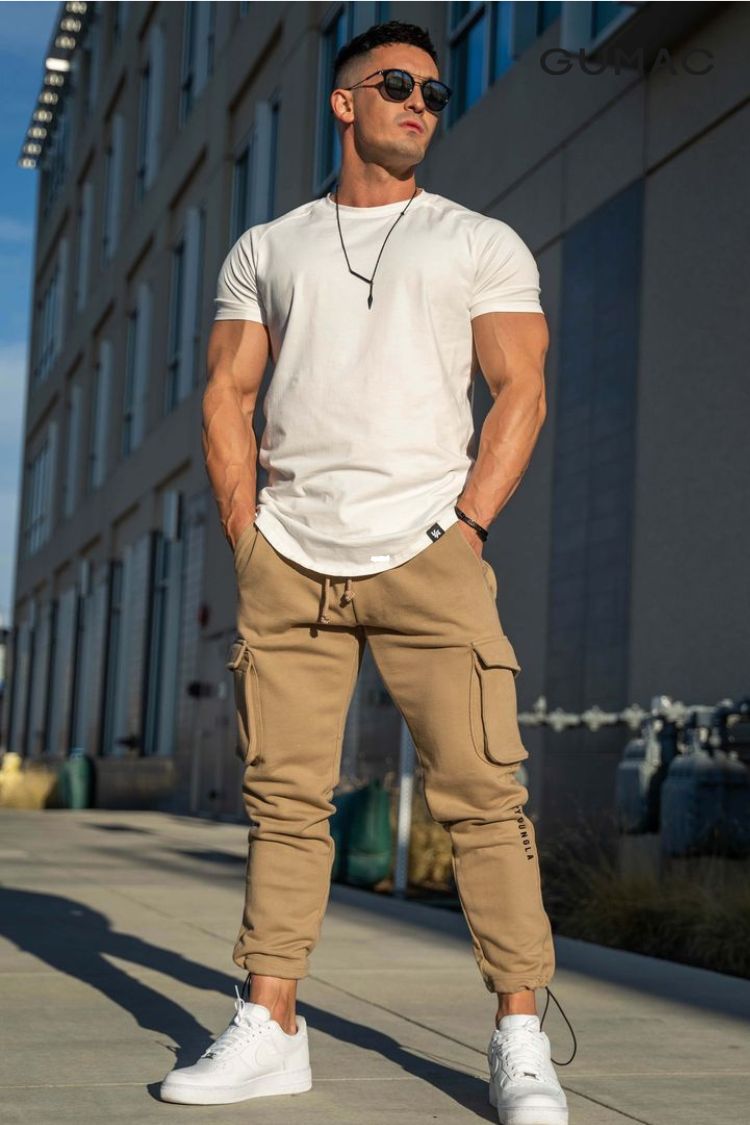 Áo thun form rộng nam kết hợp với jogger túi hộp Áo thun form rộng nam kết hợp với jogger túi hộp