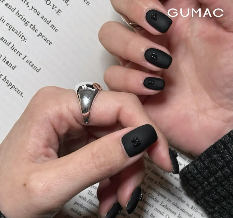 mau nail den nham hien dai