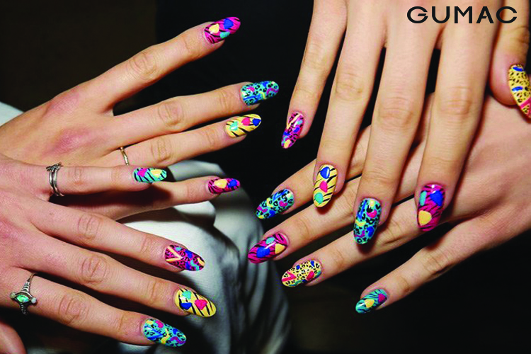Gợi ý cách phối đồ với mẫu nail vẽ hoa đơn giản vừa đẹp lại sang Gợi ý cách phối đồ với mẫu nail vẽ hoa đơn giản vừa đẹp lại sang