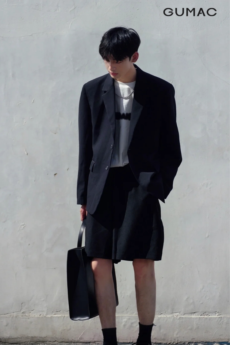 Phong cách mix blazer nam độc đáo cùng quần short Phong cách mix blazer nam độc đáo cùng quần short