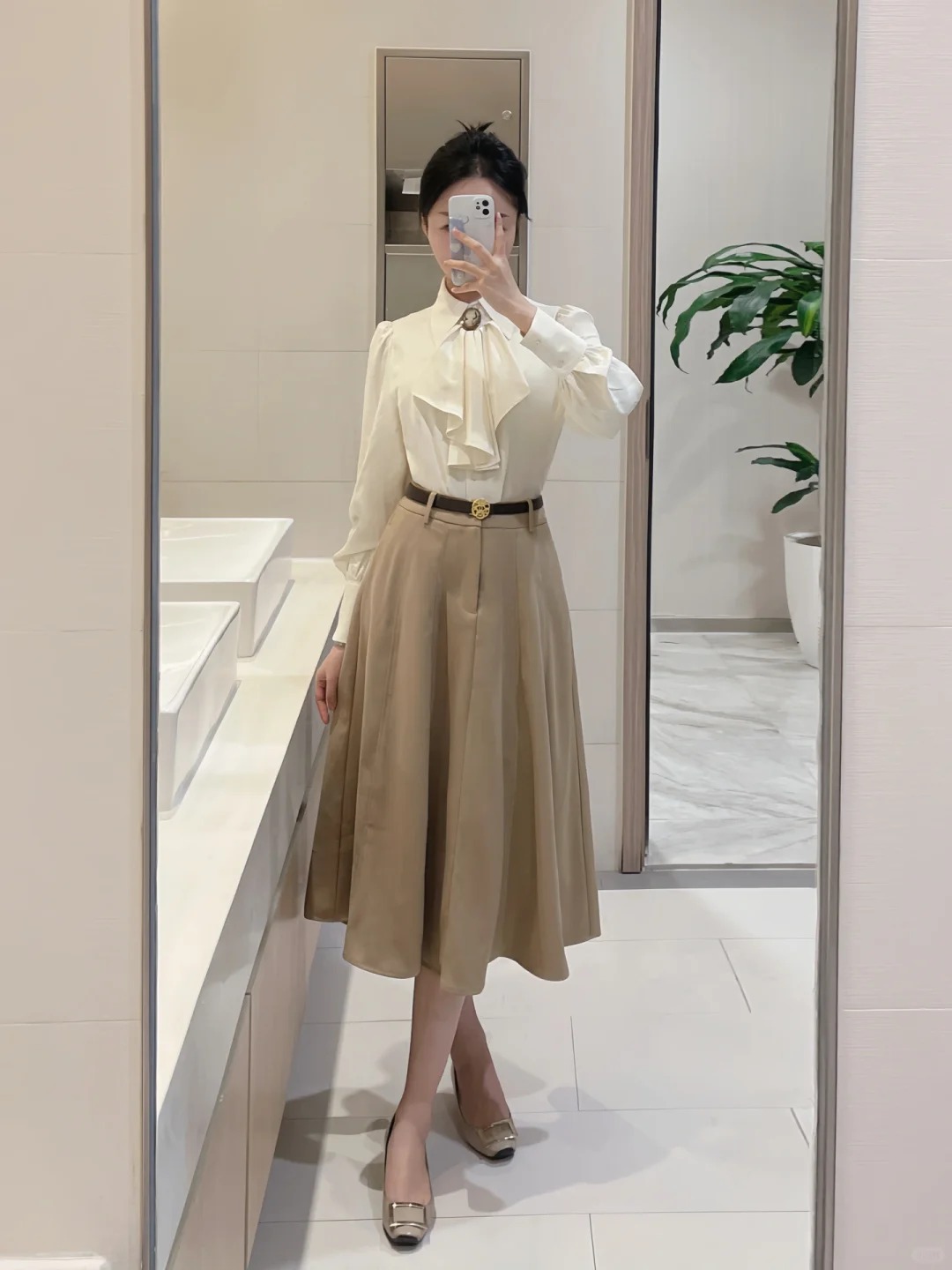 Giày cùng outfit áo sơ mi cổ bèo giày cùng outfit áo sơ mi cổ bèo