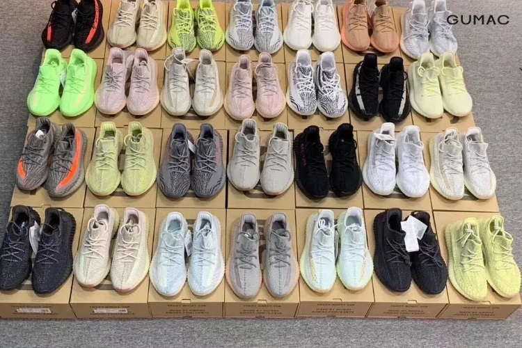Phối màu đầu tiên của dòng Yeezy Boost 350 là gì Phối màu đầu tiên của dòng Yeezy Boost 350 là gì