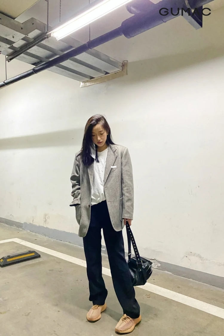 Phong cách công sở cùng giày Yeezy Phong cách công sở cùng giày Yeezy
