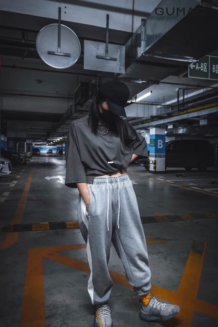 Quần dài áo thun cùng giày Yeezy Quần dài áo thun cùng giày Yeezy