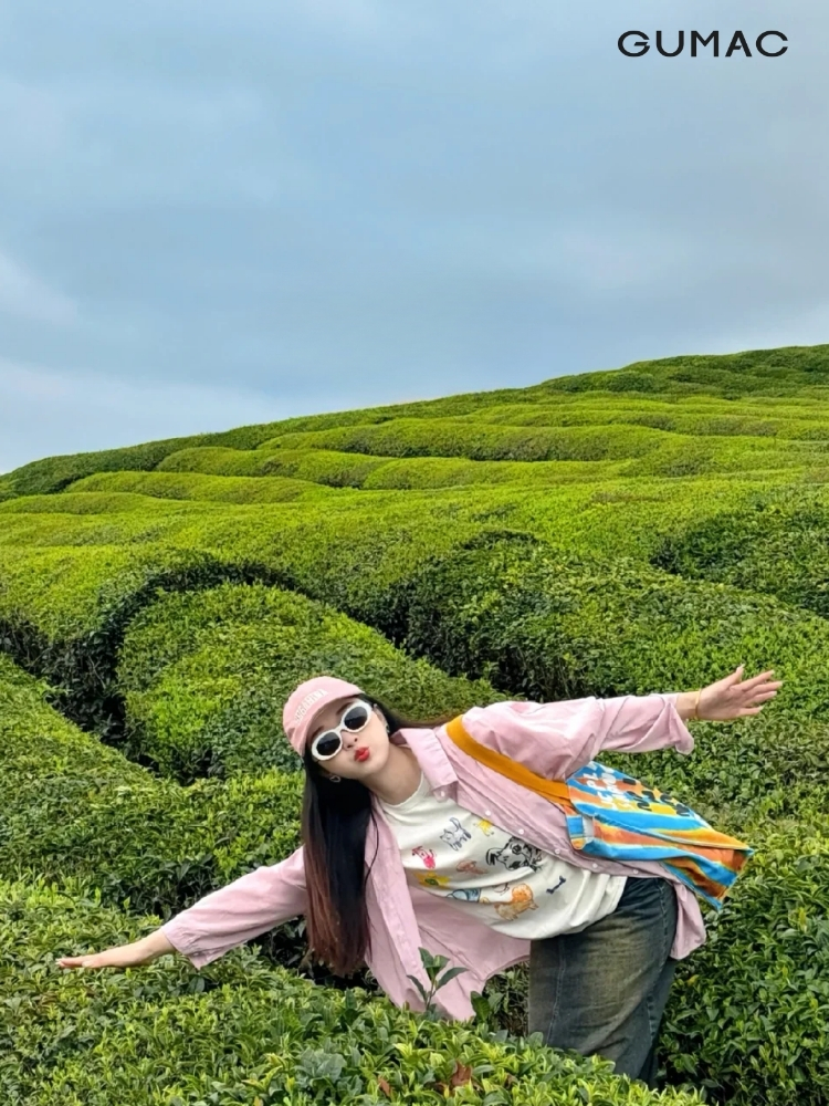 tao dang chup anh cham nhe vao la che