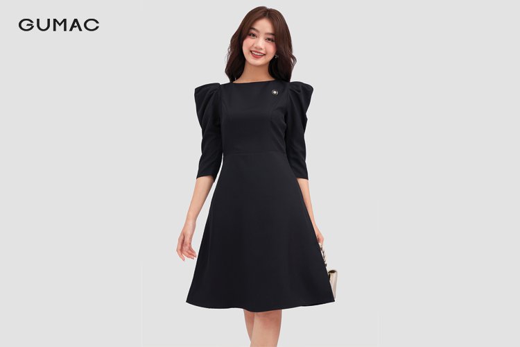Đầm không quá bó sát Đầm không quá bó sát