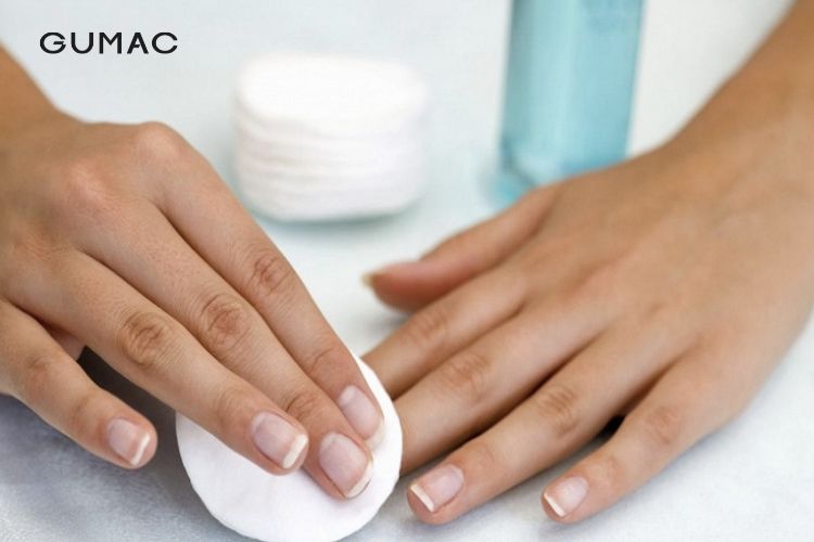 Hạn chế tiếp xúc các chất tẩy rửa mạnh Hạn chế tiếp xúc các chất tẩy rửa mạnh