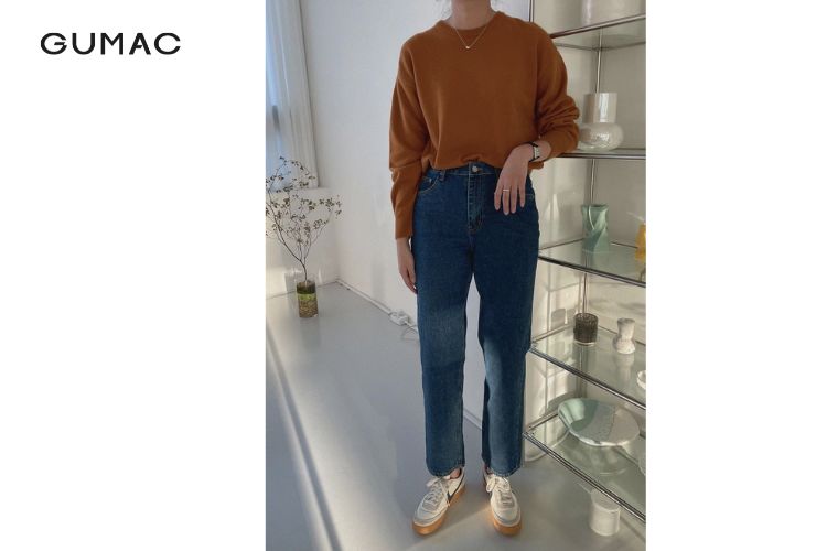 Diện quần jean ống đứng với áo sweater Diện quần jean ống đứng với áo sweater