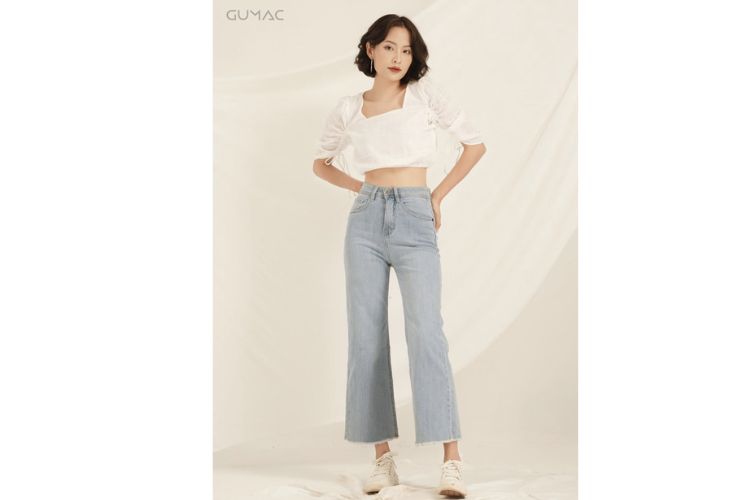 Phối áo croptop cá tính với quần jean ống đứng Phối áo croptop cá tính với quần jean ống đứng
