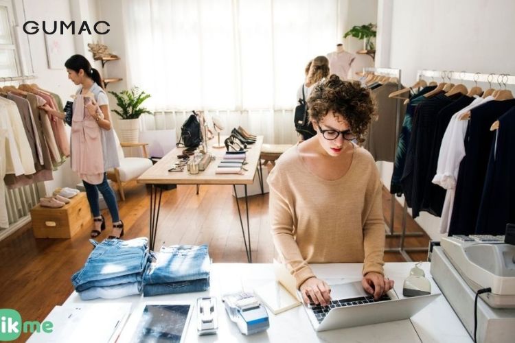 Fashion Brand Stylist Fashion Brand Stylist