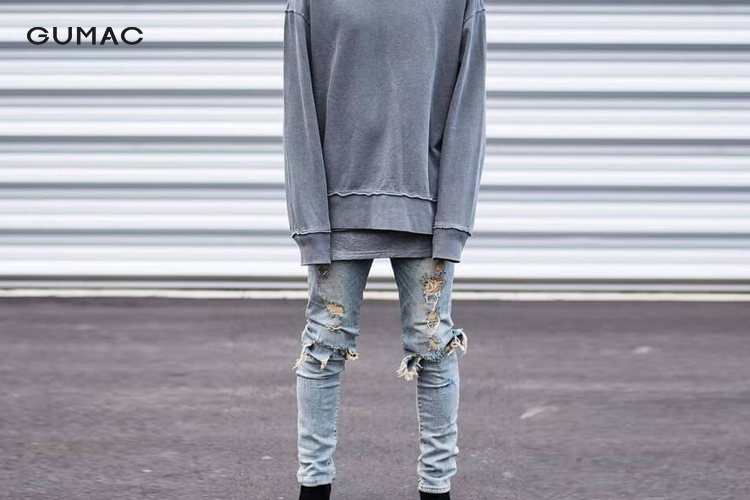 Quần jeans cùng áo sweater Quần jeans cùng áo sweater