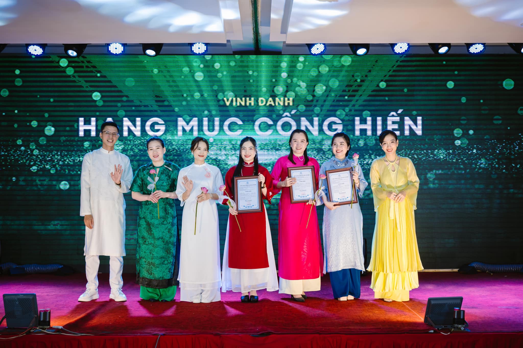 thanksparty-thoi-khac-viet