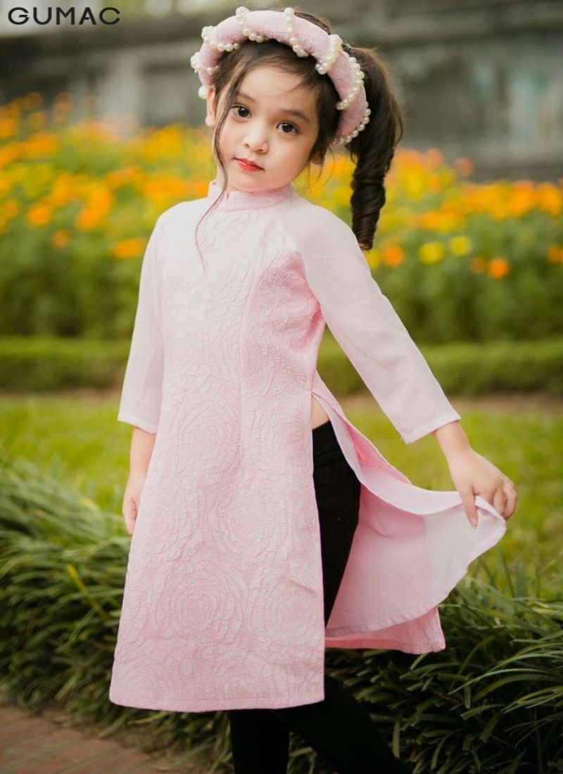 ao dai truyen thong cho be mac tet
