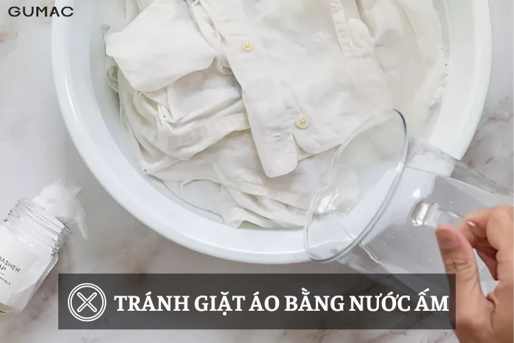 tranh-giat-ao-bang-nuoc-am