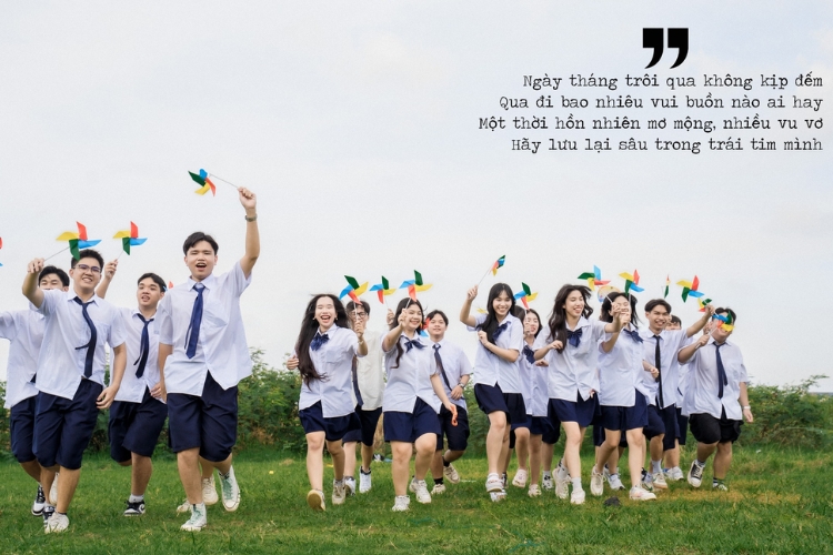 Chụp ảnh kỷ yếu với áo sơ mi