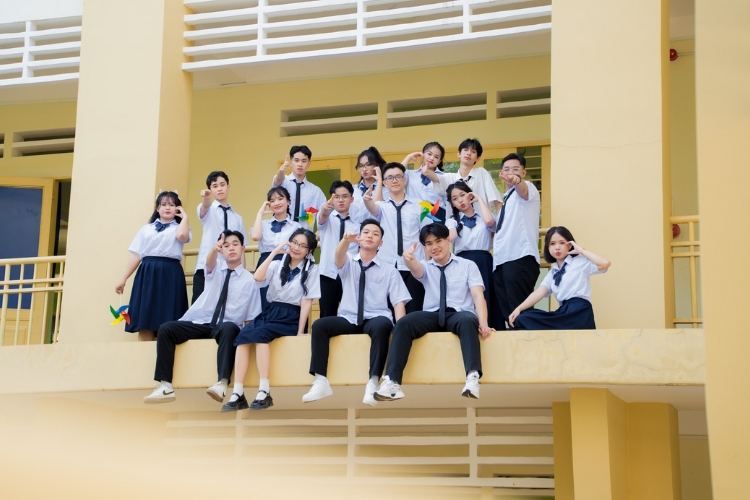 Chụp ảnh kỷ yếu bình minh