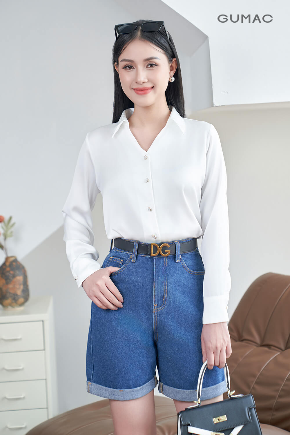 phoi-ao-so-mi-croptop-voi-quan-short-jeans