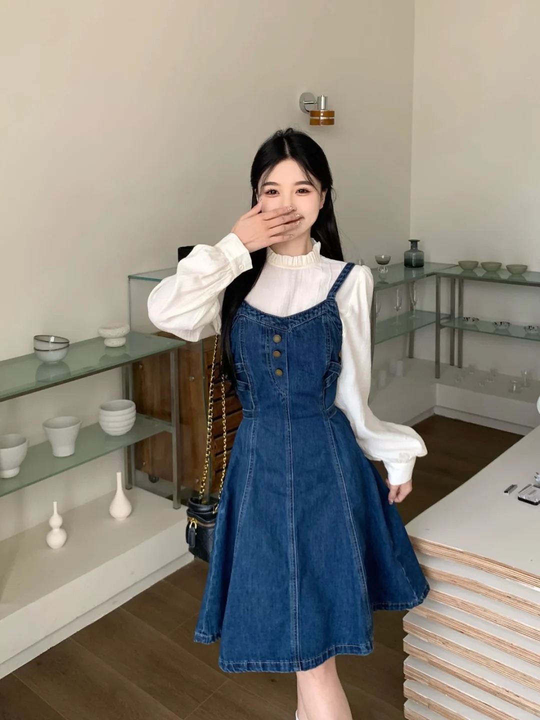 phoi-do-voi-ao-so-mi-croptop-dam-2-day