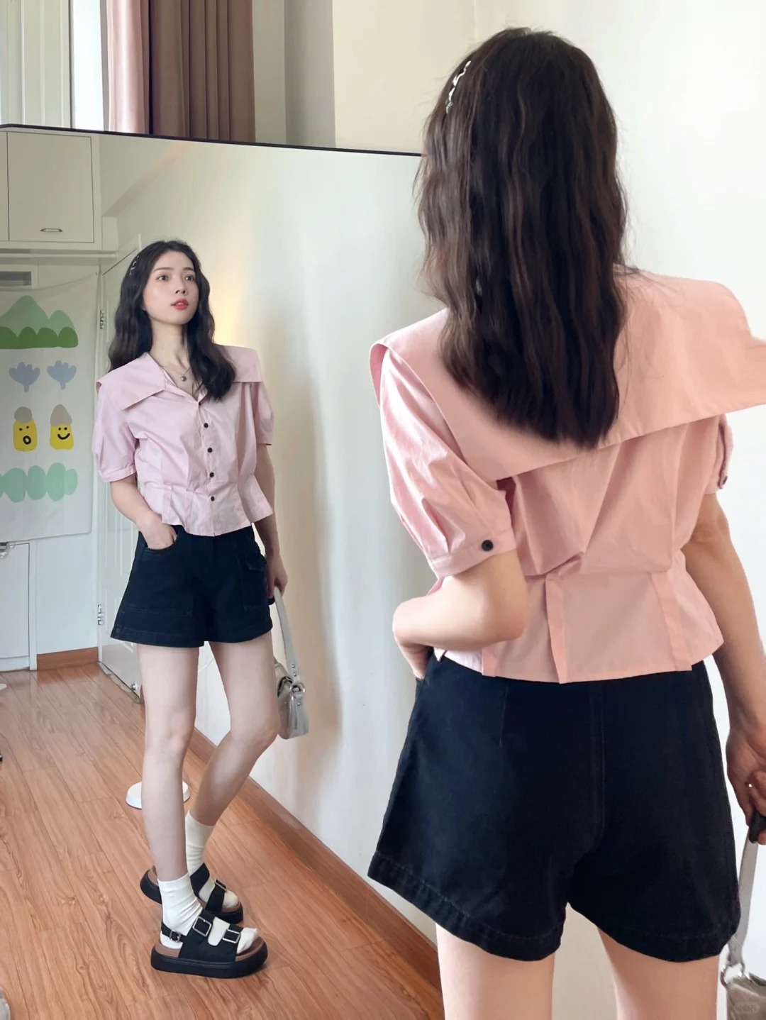 meo-phoi-do-ao-so-mi-croptop-va-quan-gia-vay