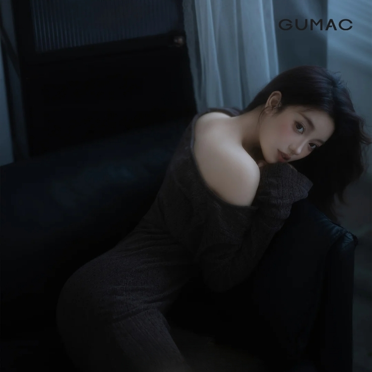 chup anh tam trang tren ghe sofa