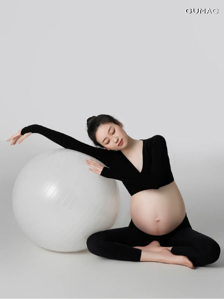 chup anh me bau tap yoga