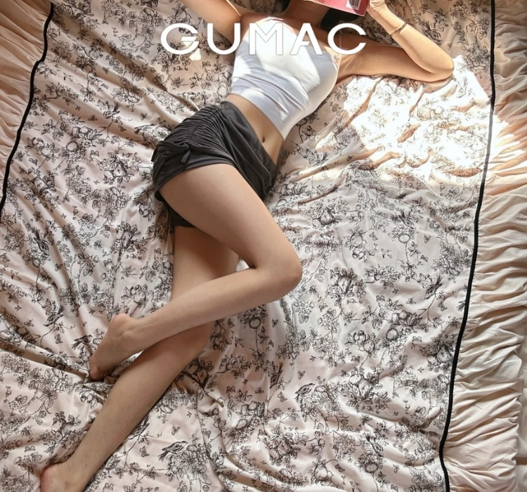 cach chup anh tren giuong khoe eo quyen ru
