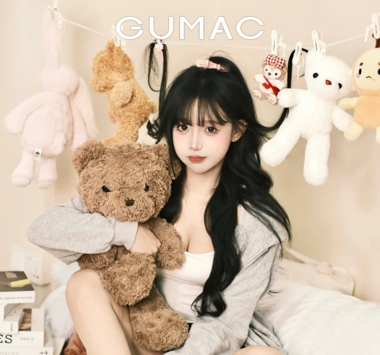 cach chup anh tren giuong voi gau bong dang yeu