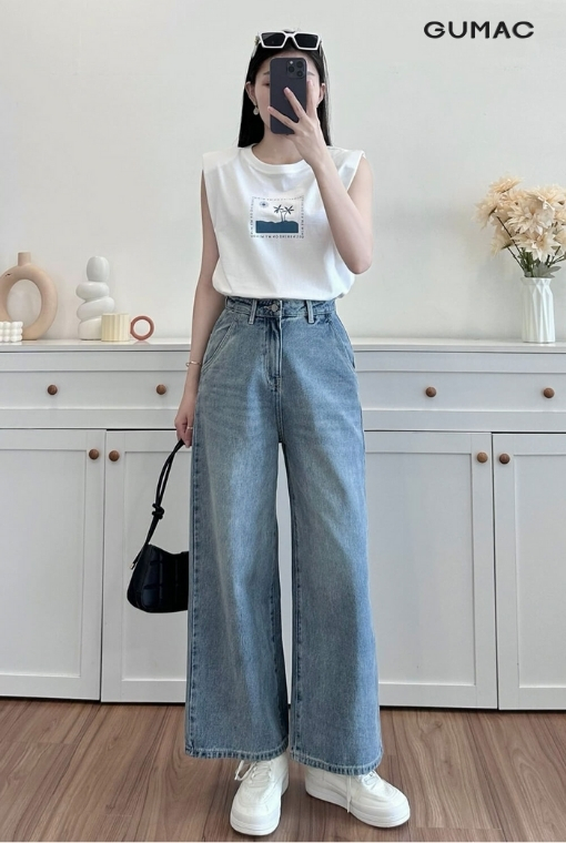mặc áo tanktop với quần jeans GUMAC đi đồi cát