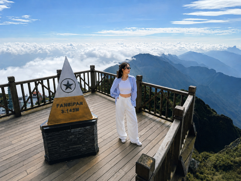 Outfit hiện đại với áo thun, sơ mi khoác ngoài và quần ống rộng khi check-in Fansipan mùa hè. (Ảnh được tạo bởi AI)