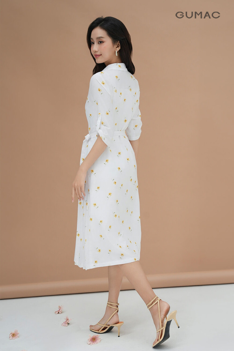 Mặc váy hoa đi sandal