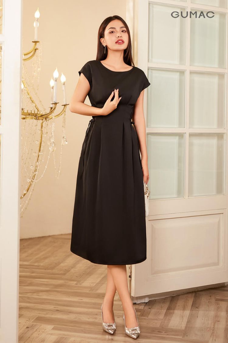 Mặc váy chữ A đi giày cao gót