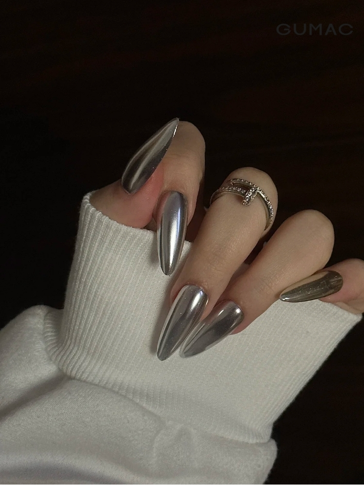 nail xam trang guong