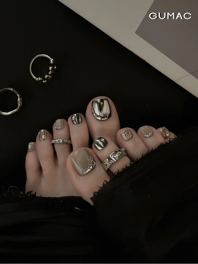 mau nail chan trang guong