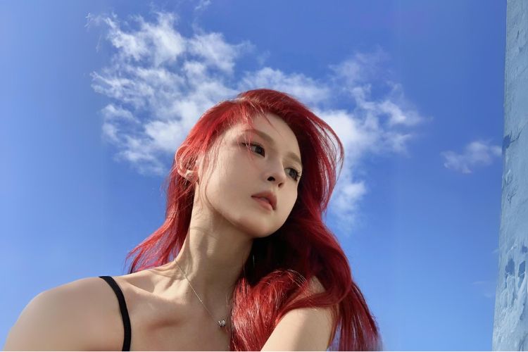 meo giu toc mau do lau phai