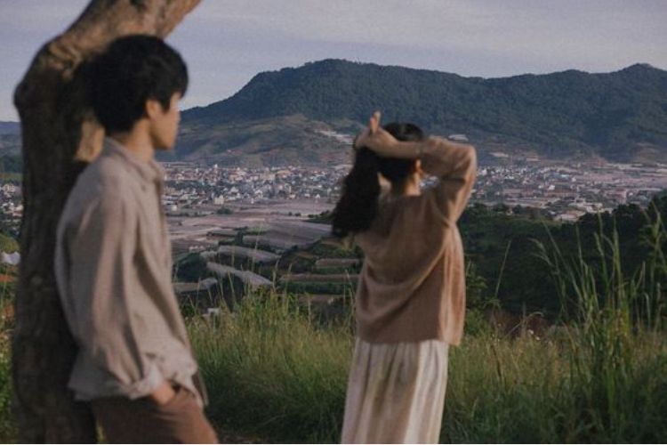 ngam nhin co gai tu phia sau