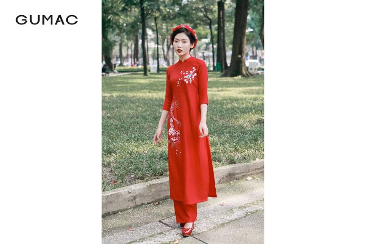 phoi ao dai do voi quan do