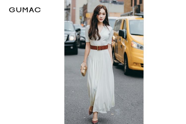 Cách đeo thắt lưng dưới ngực tôn dáng