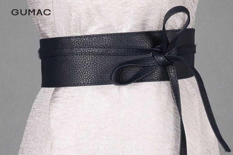Đeo thắt lưng nữ theo cách buộc nút thắt nơ