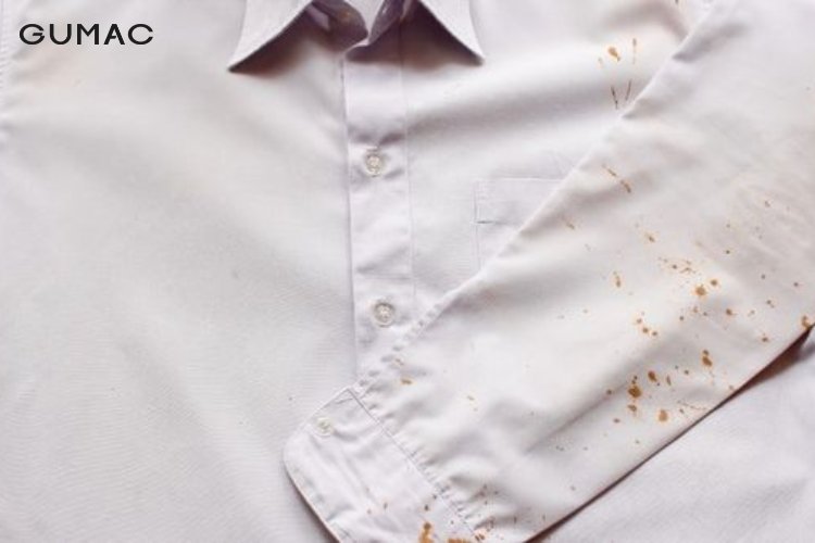 Làm sạch vùng bẩn trước khi giặt