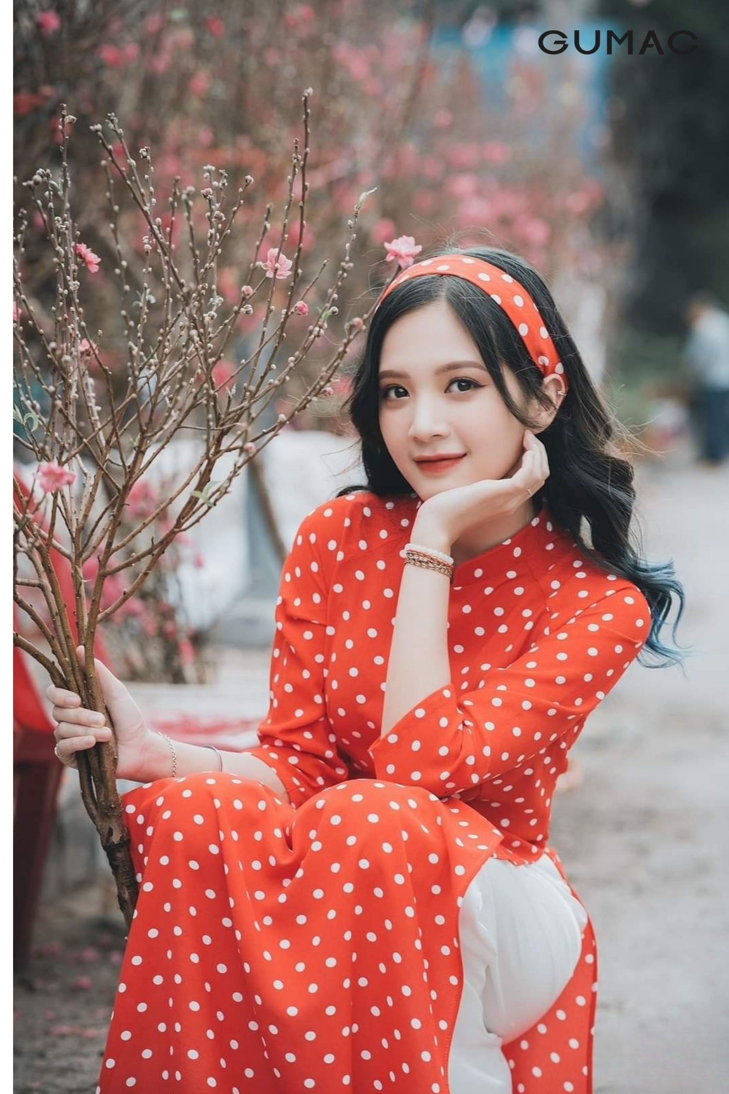 tao dang chup anh tet cung canh hoa dao dep