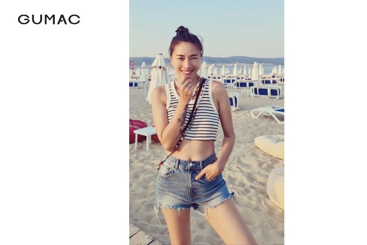 phối quần short jean với áo croptop cá tính