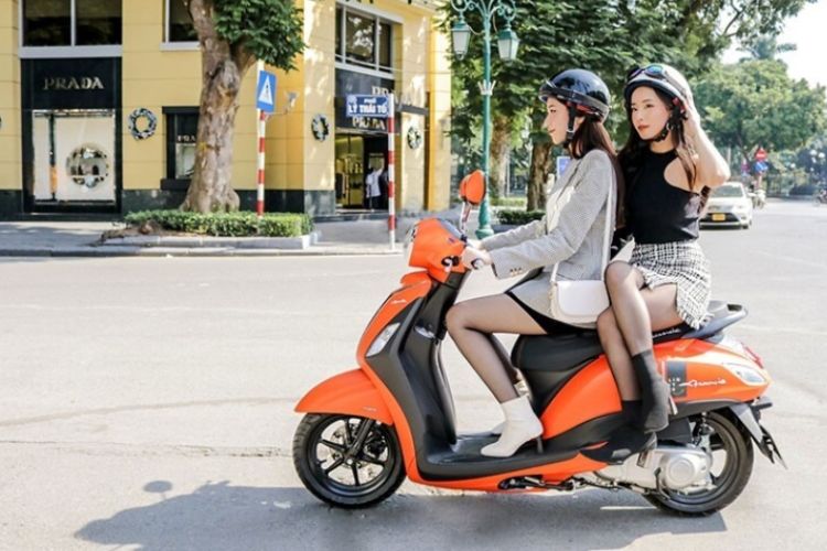 Ngồi 1 bên chéo chân&nbsp;