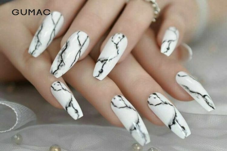 Kiểu nail trắng vân thanh lịch