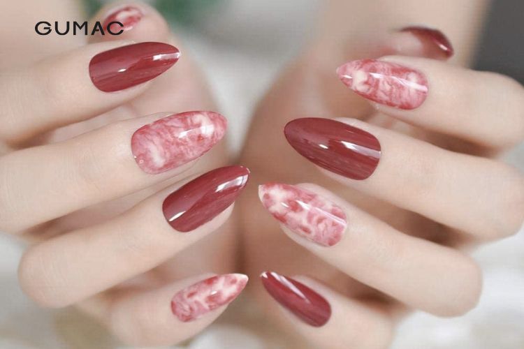 Những mẫu nail vân đá đỏ