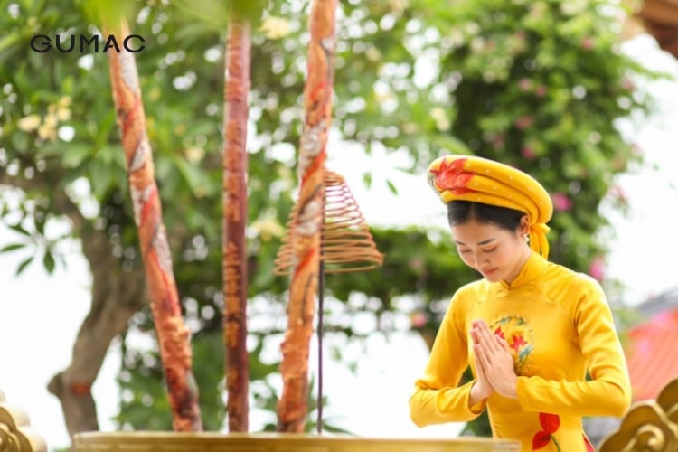 Đi chùa vào đầu năm mới cầu phúc