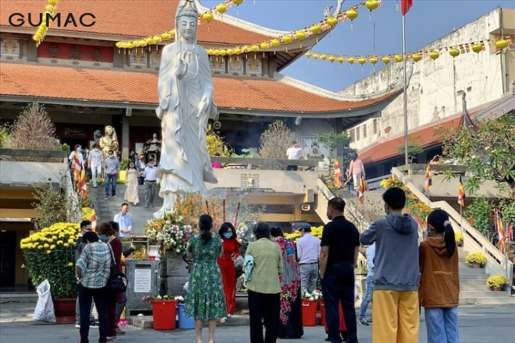 Đi chùa vào ngày rằm trong tháng