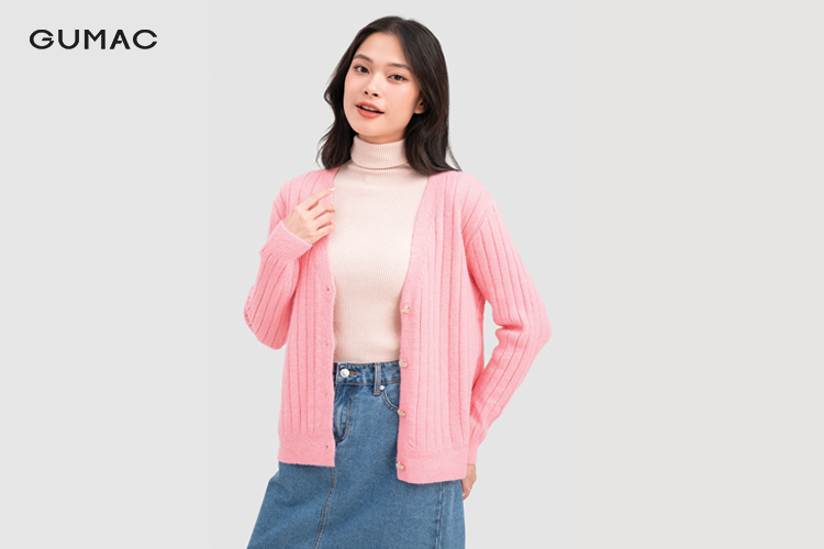 Chân váy dài phối cùng áo len oversize