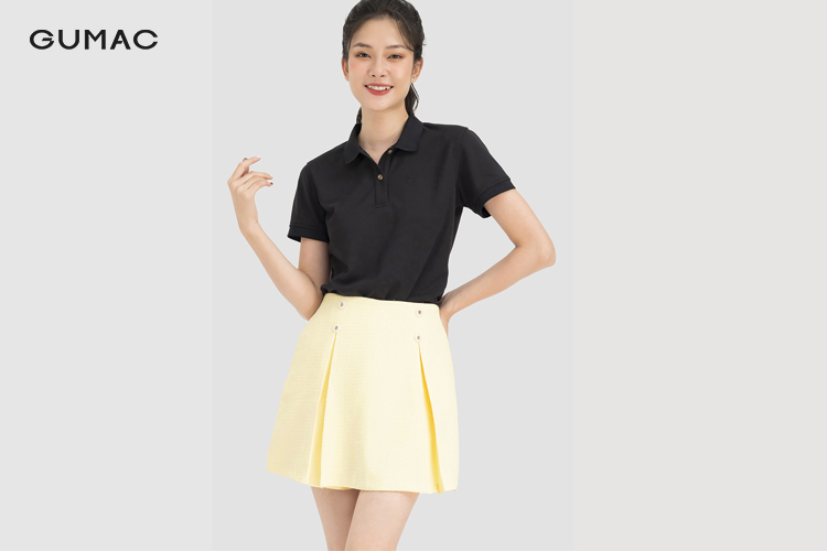Chân váy xòe kết hợp cùng áo thun sọc