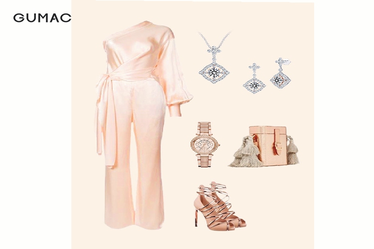 Phối trang sức với jumpsuit ngắn
